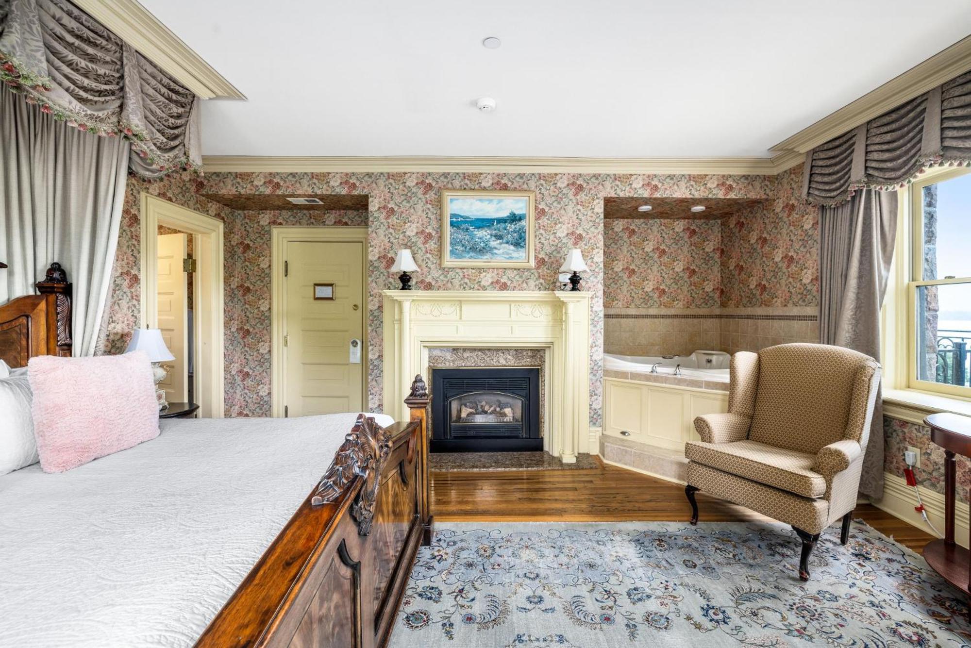 The Inn At Erlowest Lake George Exterior foto
